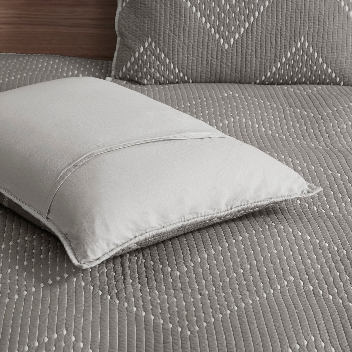 INK+IVY 3 Piece Embroidered Cotton Quilt Set