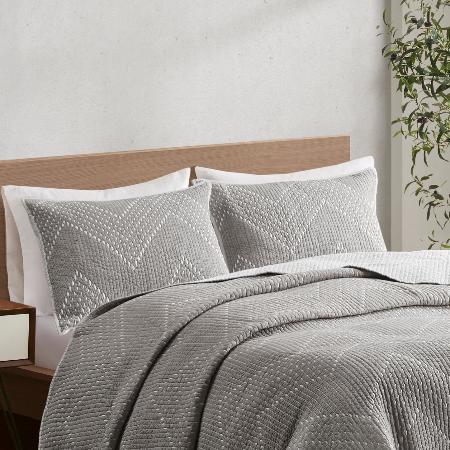 INK+IVY 3 Piece Embroidered Cotton Quilt Set