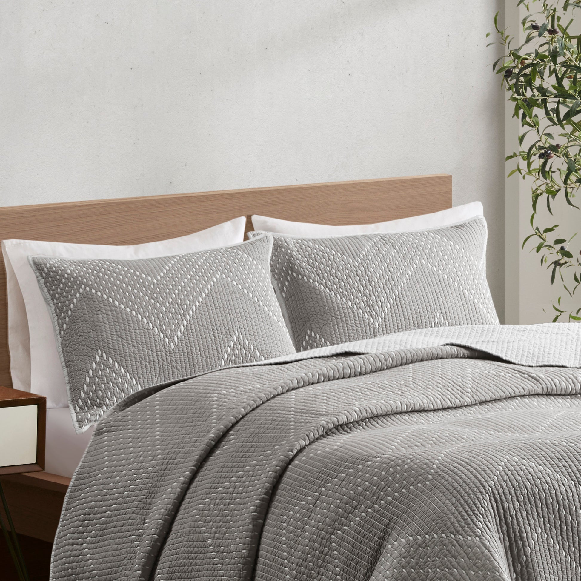 INK+IVY 3 Piece Embroidered Cotton Quilt Set