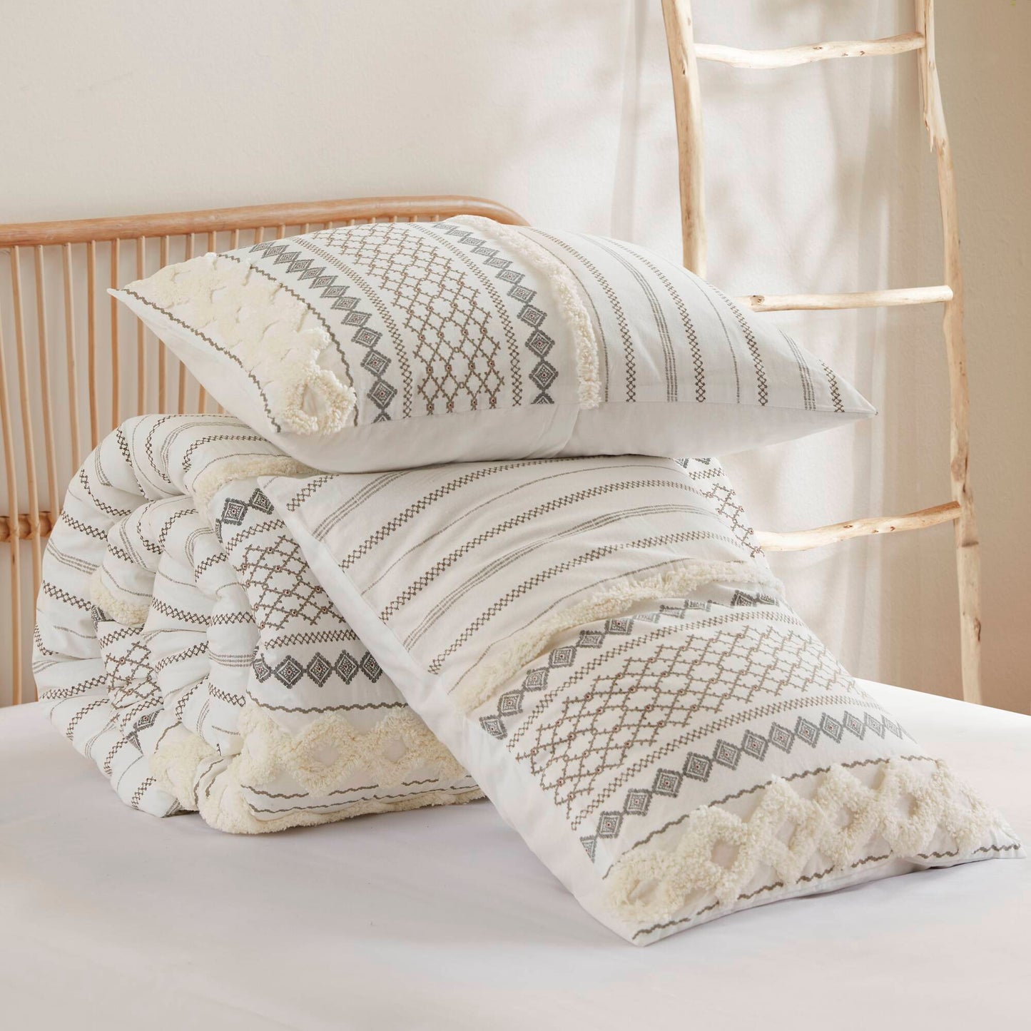 INK+IVY Cotton Printed Comforter Set with Chenille